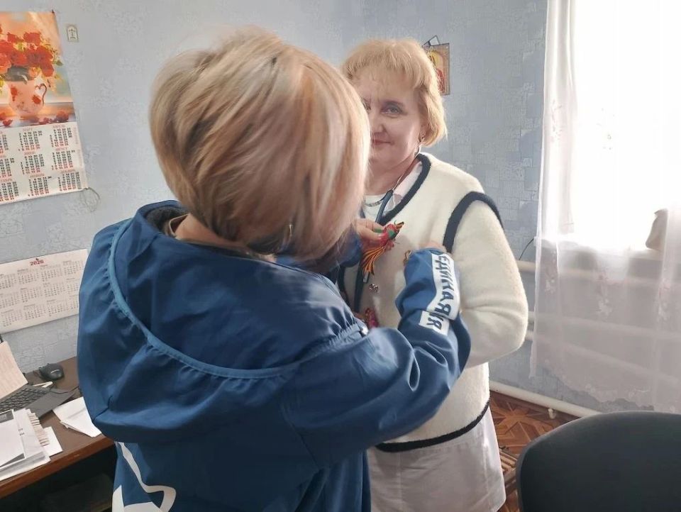 В посёлке городского типа Есауловка с большим патриотическим подъёмом прошла традиционная акция «Георгиевская ленточка», приуроченная ко Дню Победы — одному из самых значимых и трогательных праздников в нашей стране В посёлке городского типа Есауловка с большим патриотическим подъёмом прошла традиционная акция «Георгиевская ленточка», приуроченная ко Дню Победы — одному из самых значимых и трогательных праздников в нашей стране
