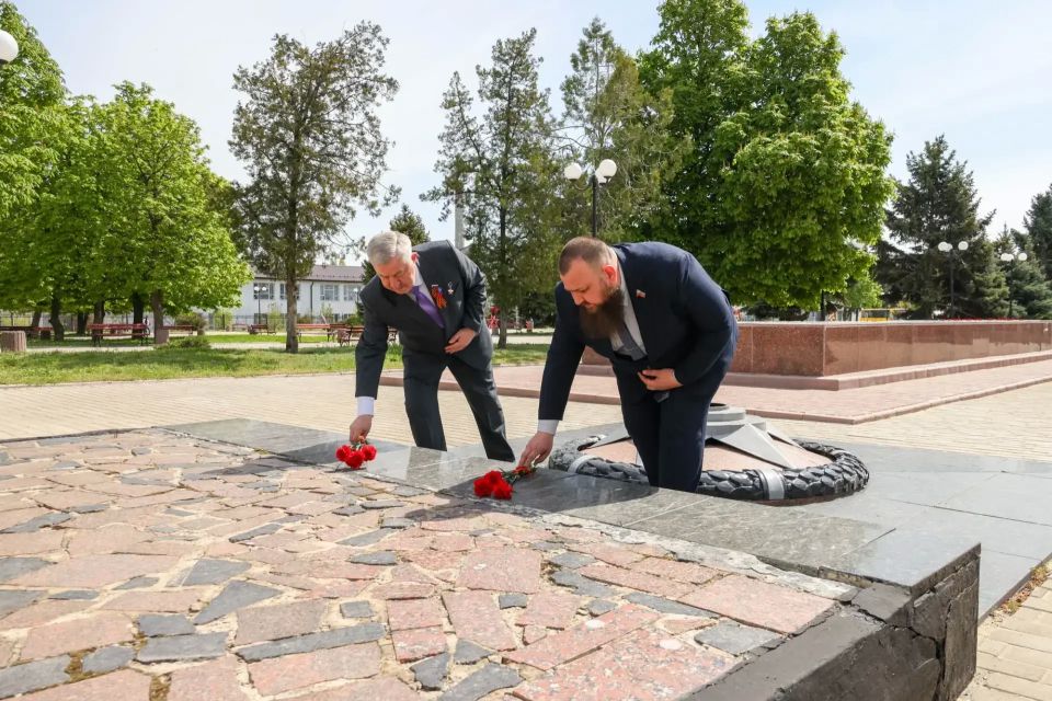 В Краснодоне состоялся региональный форум «Луганский характер – характер победителей» В Краснодоне состоялся региональный форум «Луганский характер – характер победителей»