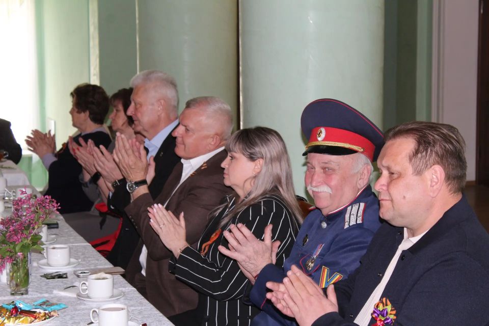 Огонёк памяти: связь поколений и дань уважения Огонёк памяти: связь поколений и дань уважения