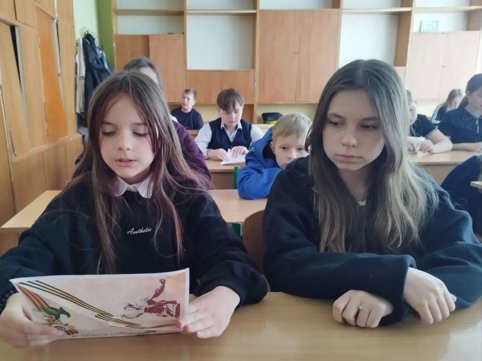 Детская библиотека провела ко Дню Победы мероприятие о наших земляках - Героях Советского Союза Детская библиотека провела ко Дню Победы мероприятие о наших земляках - Героях Советского Союза