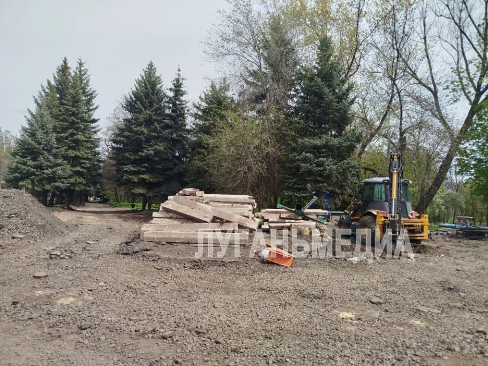 Нацпроект меняет облик Антрацита: благоустройство парковой зоны у ДК продолжается Нацпроект меняет облик Антрацита: благоустройство парковой зоны у ДК продолжается
