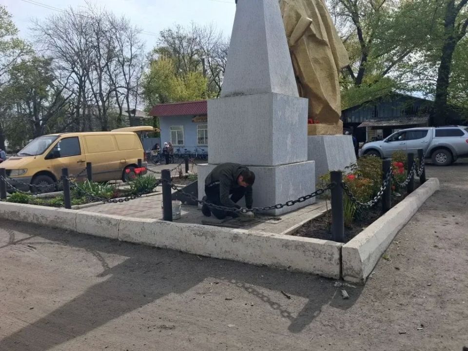 С целью обеспечения благоприятной среды и подготовки к предстоящим майским праздникам на территории отдела жизнеобеспечения села Благовка продолжаются работы по благоустройству С целью обеспечения благоприятной среды и подготовки к предстоящим майским праздникам на территории отдела жизнеобеспечения села Благовка продолжаются работы по благоустройству