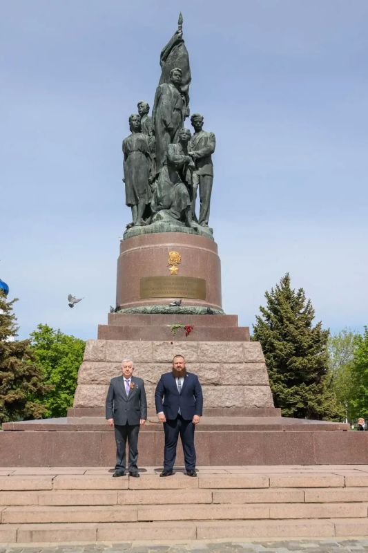 В Краснодоне состоялся региональный форум «Луганский характер – характер победителей» В Краснодоне состоялся региональный форум «Луганский характер – характер победителей»