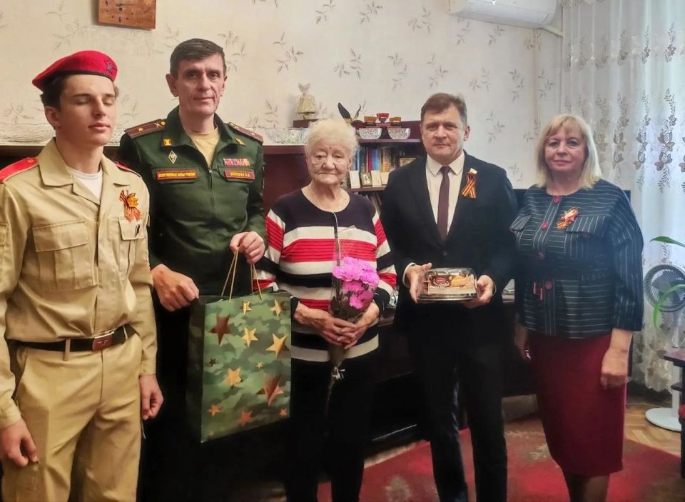 Роман Лысенко: В преддверии великого праздника — Дня Победы, город Алчевск присоединился к всероссийской акции «Подарок ветерану» Роман Лысенко: В преддверии великого праздника — Дня Победы, город Алчевск присоединился к всероссийской акции «Подарок ветерану»