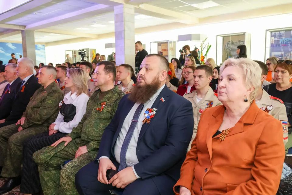 В Краснодоне состоялся региональный форум «Луганский характер – характер победителей» В Краснодоне состоялся региональный форум «Луганский характер – характер победителей»