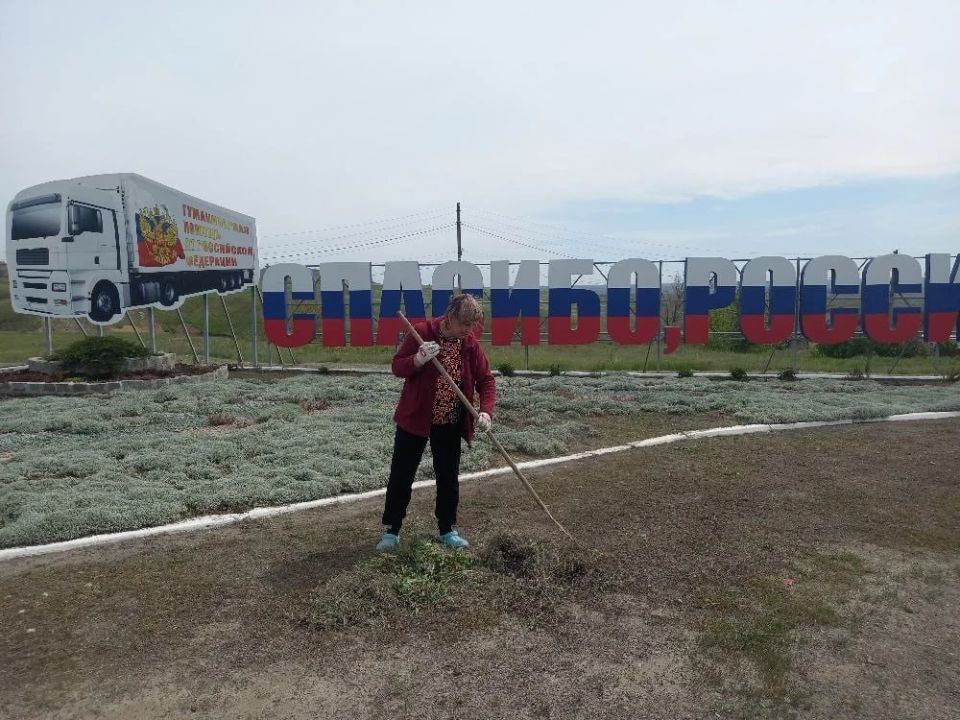 В поселке Изварино провели работы по благоустройству у памятного знака В поселке Изварино провели работы по благоустройству у памятного знака
