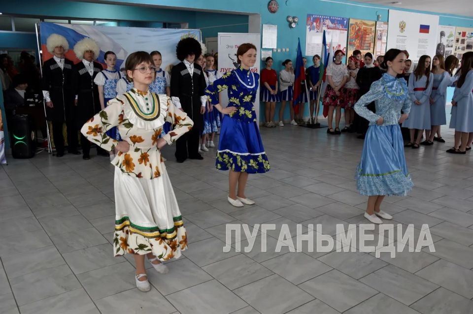 В Красном Луче прошел региональный форум «Луганский характер – характер победителей» В Красном Луче прошел региональный форум «Луганский характер – характер победителей»