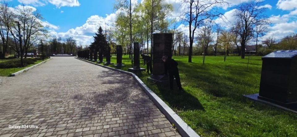 Сотрудники Росреестра по ЛНР приняли участие в акции «Чистая память» Сотрудники Росреестра по ЛНР приняли участие в акции «Чистая память»
