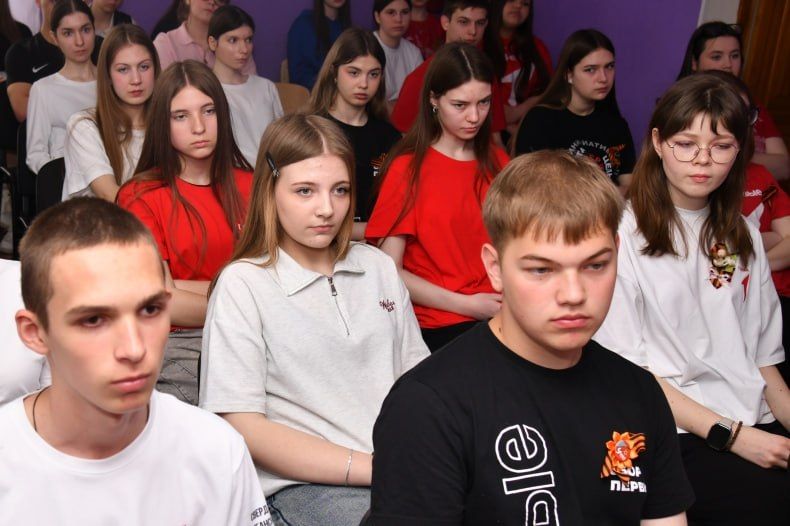 Свердловчане и представители Красноярского края приняли участие в республиканском форуме «Луганский характер - характер победителей» Свердловчане и представители Красноярского края приняли участие в республиканском форуме «Луганский характер - характер победителей»