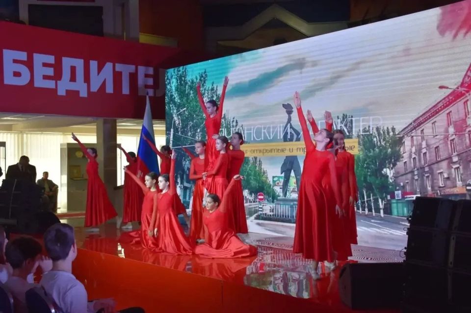 Леонид Пасечник: Накануне Дня Великой Победы в республике провели форум «Луганский характер – характер победителей» Леонид Пасечник: Накануне Дня Великой Победы в республике провели форум «Луганский характер – характер победителей»