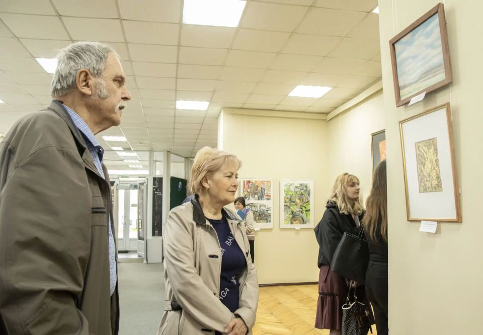 В Галерее искусств Луганского художественного музея состоялось открытие Республиканской художественной выставки членов Союза художников ЛНР, приуроченной к Дню Победы в Великой Отечественной войне В Галерее искусств Луганского художественного музея состоялось открытие Республиканской художественной выставки членов Союза художников ЛНР, приуроченной к Дню Победы в Великой Отечественной войне