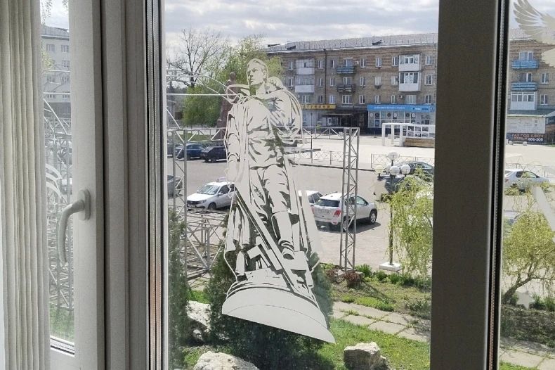 Социально-патриотическая акция «Окна Победы» проходит в Свердловском муниципальном округе Социально-патриотическая акция «Окна Победы» проходит в Свердловском муниципальном округе