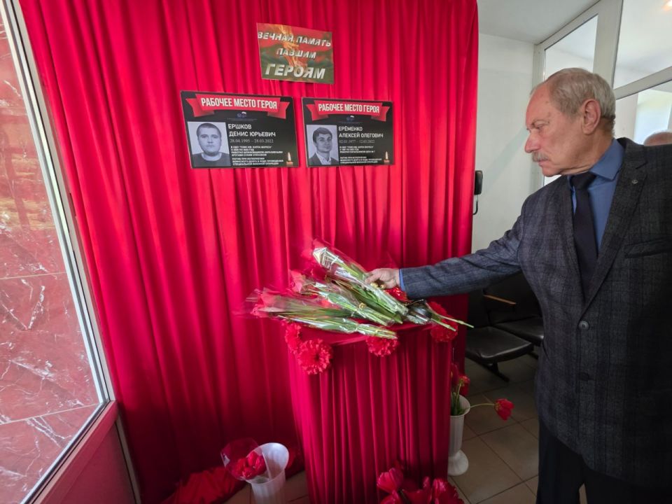 «Рабочее место Героя»: на ПЭМЗ имени К.Маркса увековечили память защитников, не вернувшихся с поля боя «Рабочее место Героя»: на ПЭМЗ имени К.Маркса увековечили память защитников, не вернувшихся с поля боя