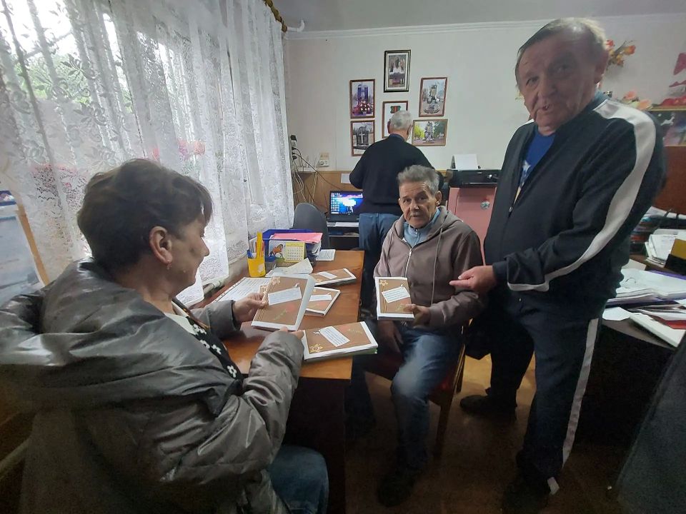В преддверии Дня Победы Центральная районная библиотека поселка Новосветловка распахнула свои двери для всех, кто хочет прикоснуться к истории и сохранить память о героических событиях Великой Отечественной войны В преддверии Дня Победы Центральная районная библиотека поселка Новосветловка распахнула свои двери для всех, кто хочет прикоснуться к истории и сохранить память о героических событиях Великой Отечественной войны