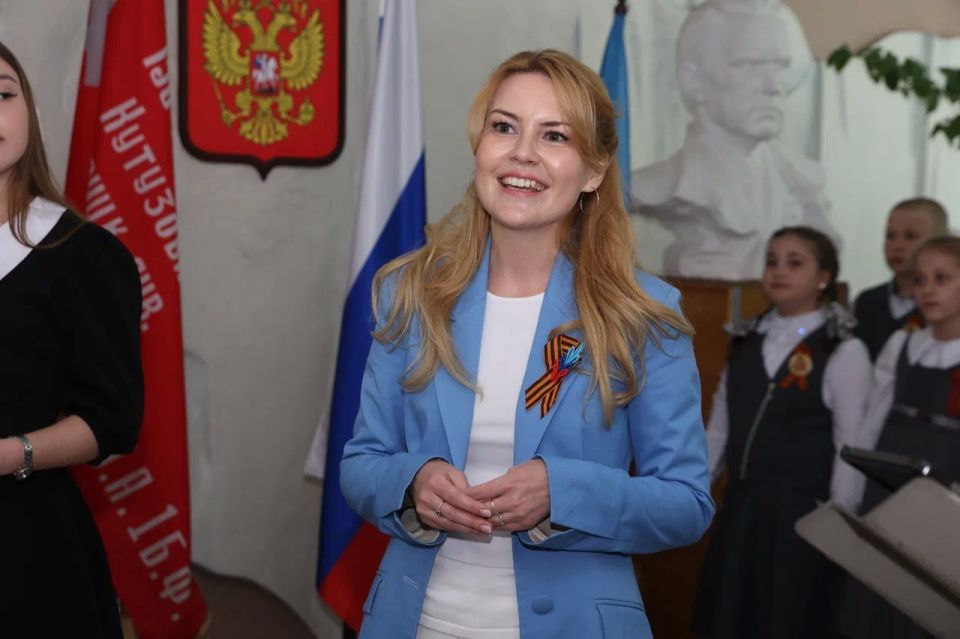 Храним историю. В Луганской школе №13 им.А.Молодчего открыл свои двери музей «Истории Каменного Брода» Храним историю. В Луганской школе №13 им.А.Молодчего открыл свои двери музей «Истории Каменного Брода»