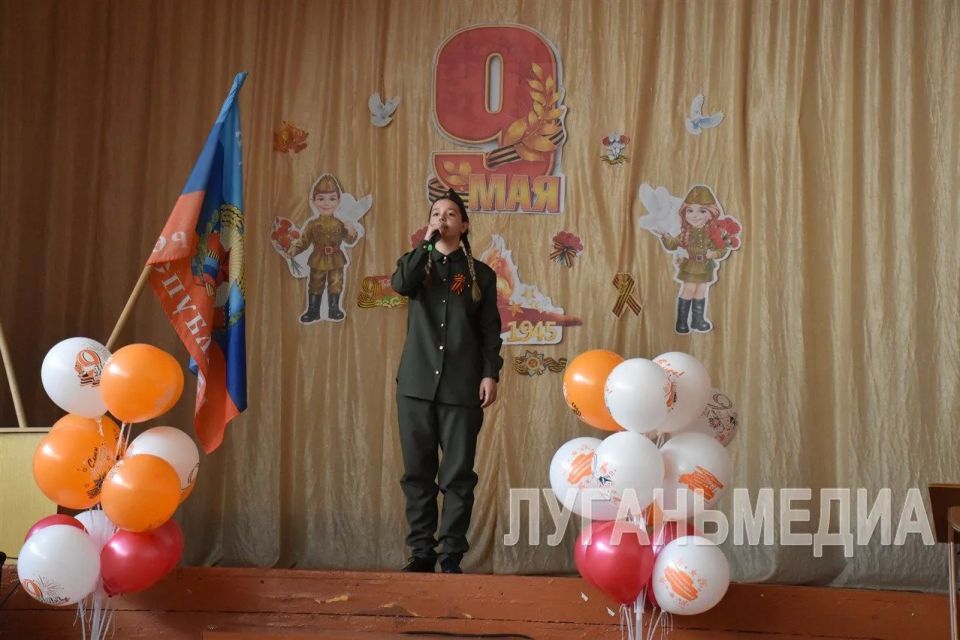 В Кировской средней школе №2 учащиеся подготовили концертную программу ко Дню Победы «Великий май, победный май» В Кировской средней школе №2 учащиеся подготовили концертную программу ко Дню Победы «Великий май, победный май»