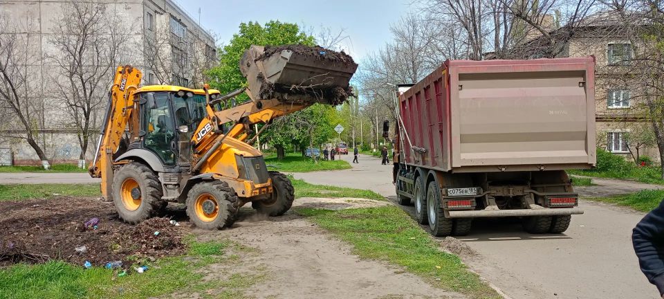 Работы по благоустройству территории города Молодогвардейска продолжаются Работы по благоустройству территории города Молодогвардейска продолжаются