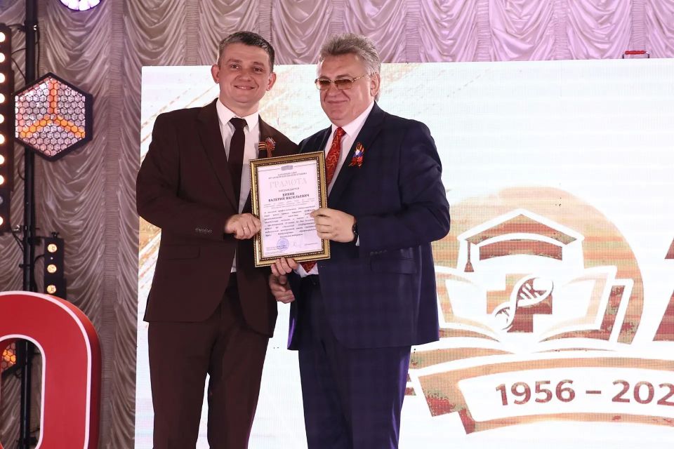 Александр Ермоленко поздравил преподавателей и студентов ЛГМУ им. Свт. Луки с 70-летием вуза Александр Ермоленко поздравил преподавателей и студентов ЛГМУ им. Свт. Луки с 70-летием вуза