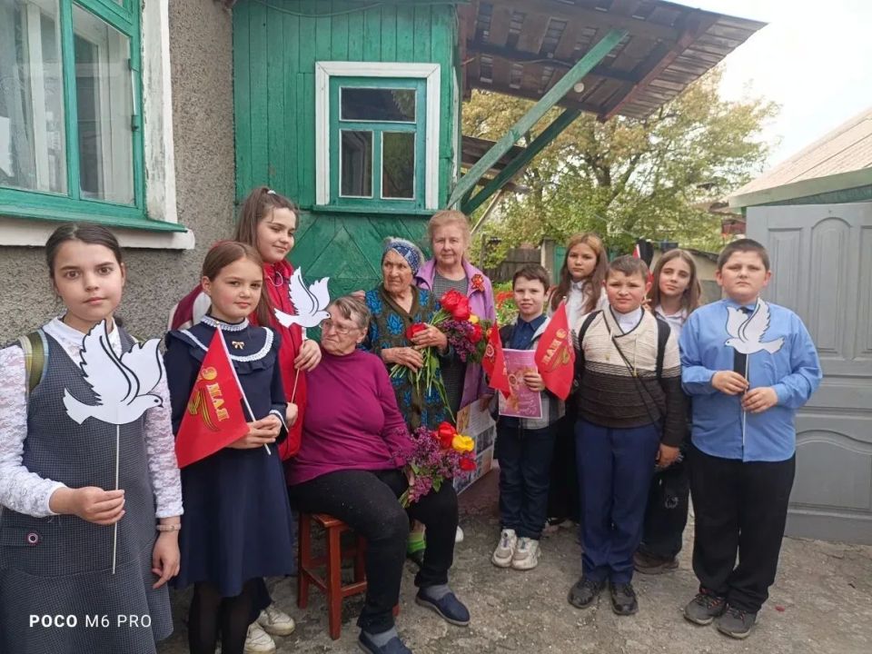 В Перевальске провели поздравительную акцию для детей войны В Перевальске провели поздравительную акцию для детей войны