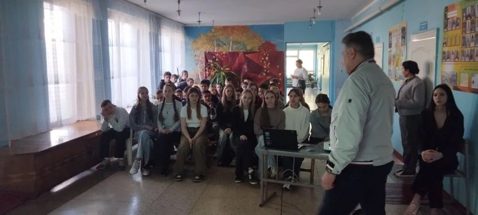 Пожарная безопасность: урок от профессионалов в Молодогвардейской школе Пожарная безопасность: урок от профессионалов в Молодогвардейской школе