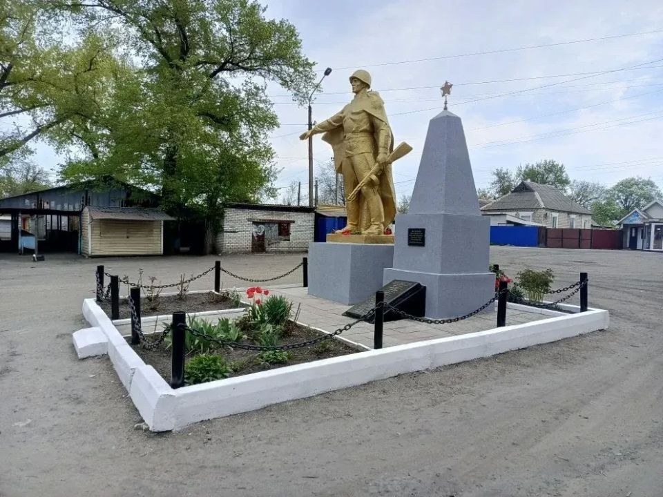 Сегодня сотрудники МУП «ЖЭК» города Ровеньки ведут покос обочин улично-дорожной сети ул. Герцена в пгт Дзержинский Сегодня сотрудники МУП «ЖЭК» города Ровеньки ведут покос обочин улично-дорожной сети ул. Герцена в пгт Дзержинский