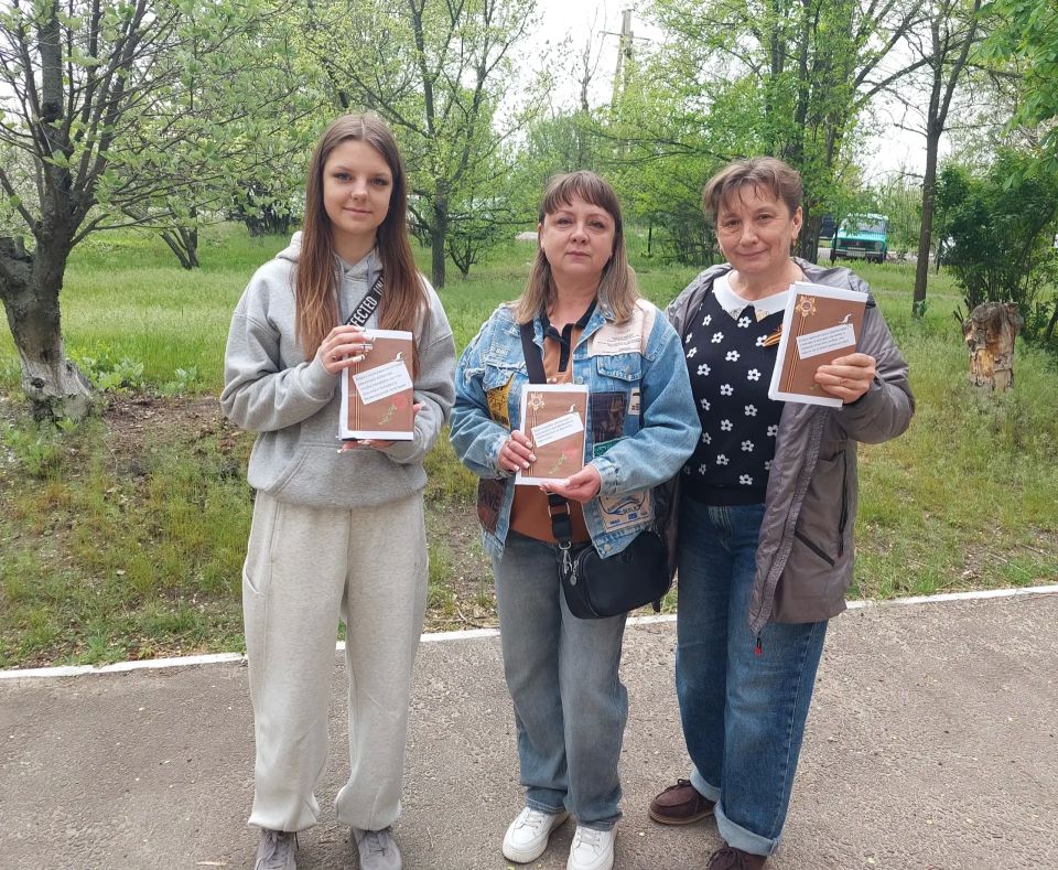 В преддверии Дня Победы Центральная районная библиотека поселка Новосветловка распахнула свои двери для всех, кто хочет прикоснуться к истории и сохранить память о героических событиях Великой Отечественной войны В преддверии Дня Победы Центральная районная библиотека поселка Новосветловка распахнула свои двери для всех, кто хочет прикоснуться к истории и сохранить память о героических событиях Великой Отечественной войны