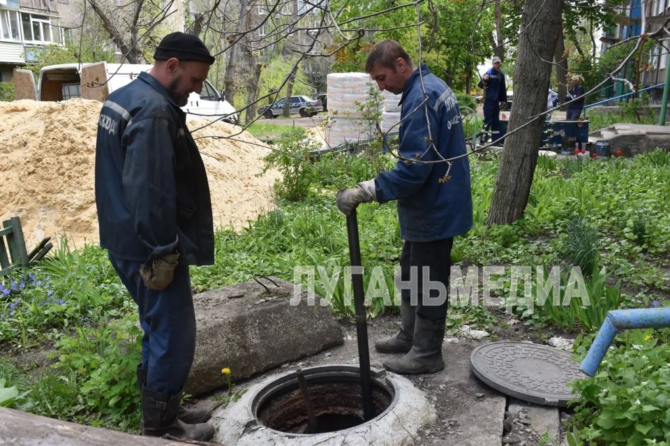 В Стаханове «Лугансквода» ведет борьбу с засорами канализационной сети В Стаханове «Лугансквода» ведет борьбу с засорами канализационной сети