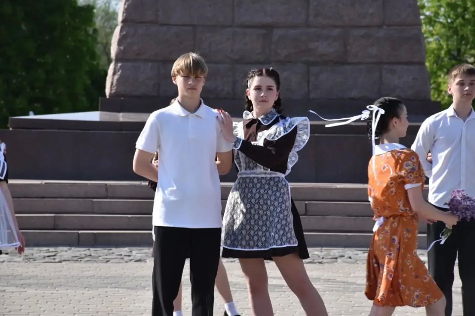 Юные краснодонцы присоединились к масштабному танцевальному флешмобу «Память хранит имена» Юные краснодонцы присоединились к масштабному танцевальному флешмобу «Память хранит имена»