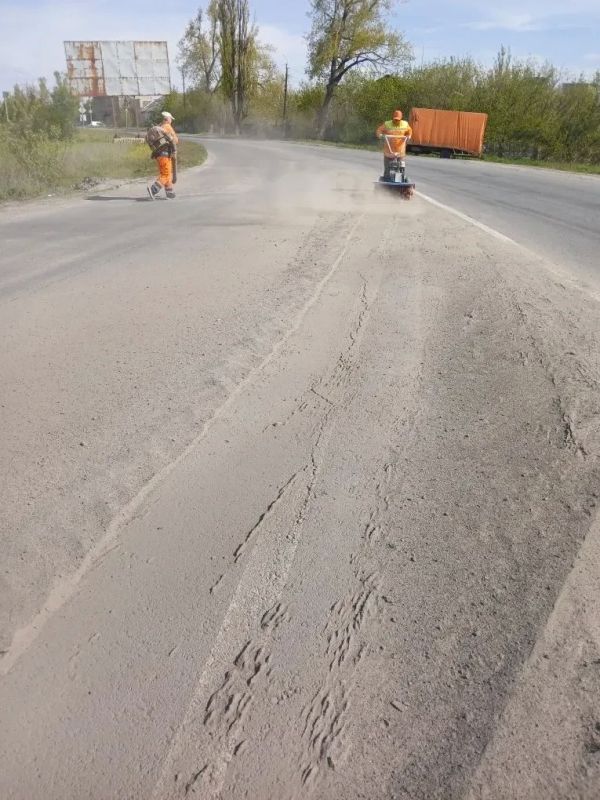 В Ровеньках ведутся работы по обеспечению безопасного дорожного движения В Ровеньках ведутся работы по обеспечению безопасного дорожного движения