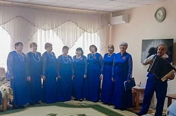 Праздничный концерт для ветеранов войны и труда Праздничный концерт для ветеранов войны и труда