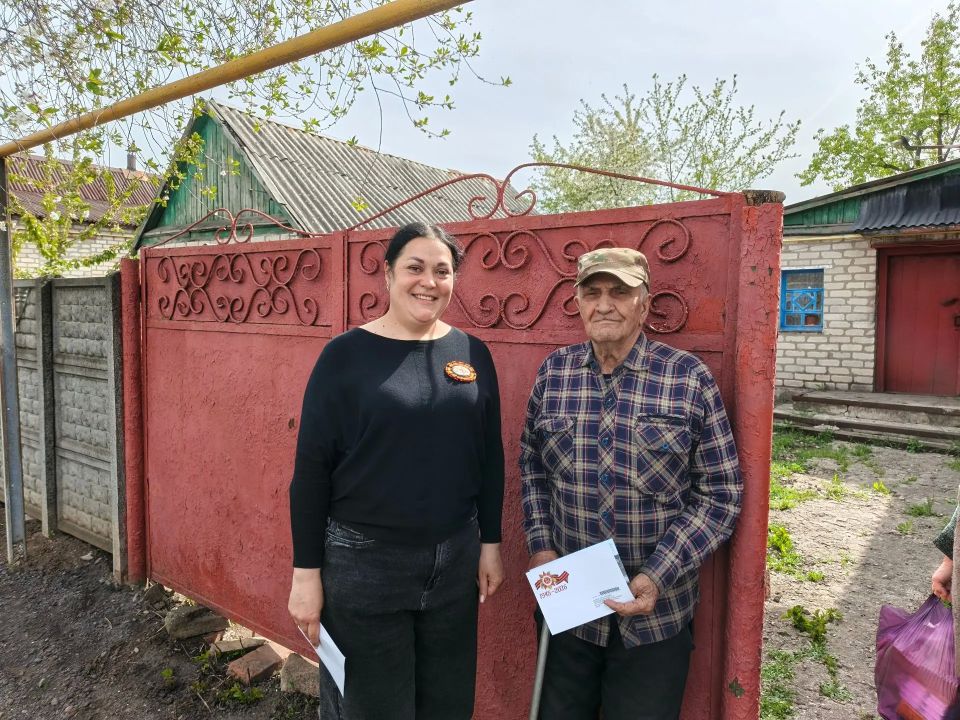 В преддверии Дня Победы сотрудники отдела по ОЖД пгт Чернухино навестили 16 ветеранов Великой Отечественной войны В преддверии Дня Победы сотрудники отдела по ОЖД пгт Чернухино навестили 16 ветеранов Великой Отечественной войны