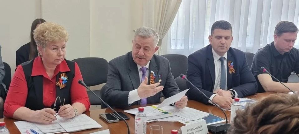 Виктор Водолацкий: Принял участие в рабочем совещании посвященном реализации всероссийского народного проекта «Лица Героев» в рамках проекта «Новая школа» и народной программы «Единой России» Виктор Водолацкий: Принял участие в рабочем совещании посвященном реализации всероссийского народного проекта «Лица Героев» в рамках проекта «Новая школа» и народной программы «Единой России»