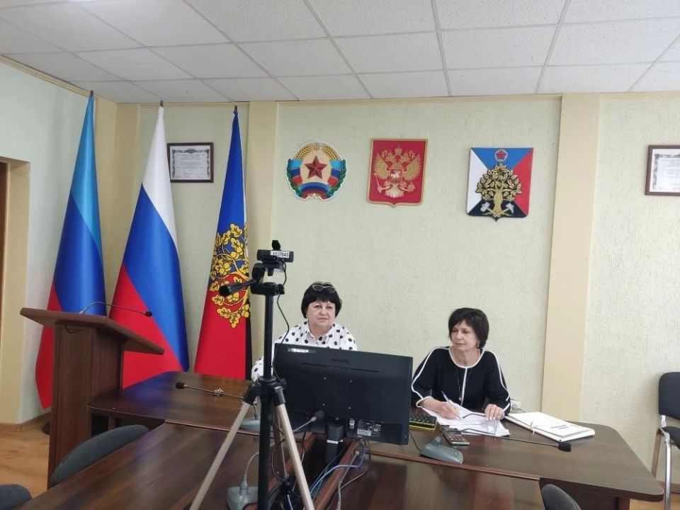 Сотрудники управления архитектуры, градостроительства и земельных отношений Администрации городского округа муниципальное образование городской округ город Ровеньки ЛНР приняли участие в рабочем совещании в формате ВКС Сотрудники управления архитектуры, градостроительства и земельных отношений Администрации городского округа муниципальное образование городской округ город Ровеньки ЛНР приняли участие в рабочем совещании в формате ВКС