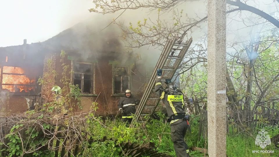 На пожаре в Брянке горел частный дом На пожаре в Брянке горел частный дом