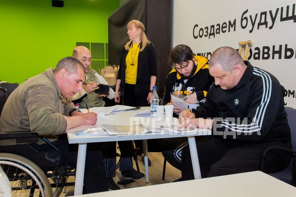 В республике осуществляется проект обучения вождению ветеранов СВО с инвалидностью В республике осуществляется проект обучения вождению ветеранов СВО с инвалидностью