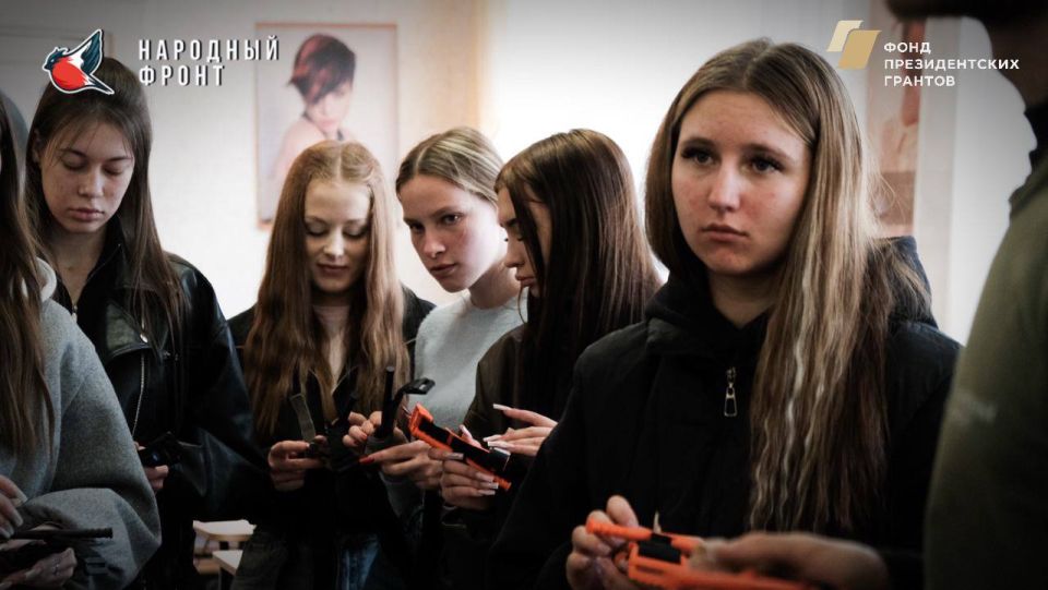 Молодёжка НФ ЛНР провела обучение по программе «СТОПКРОВЬ» в рамках проекта «Культура безопасности НФ» для студентов ГБПОО ЛНР «ЛКМПИКТ» Молодёжка НФ ЛНР провела обучение по программе «СТОПКРОВЬ» в рамках проекта «Культура безопасности НФ» для студентов ГБПОО ЛНР «ЛКМПИКТ»