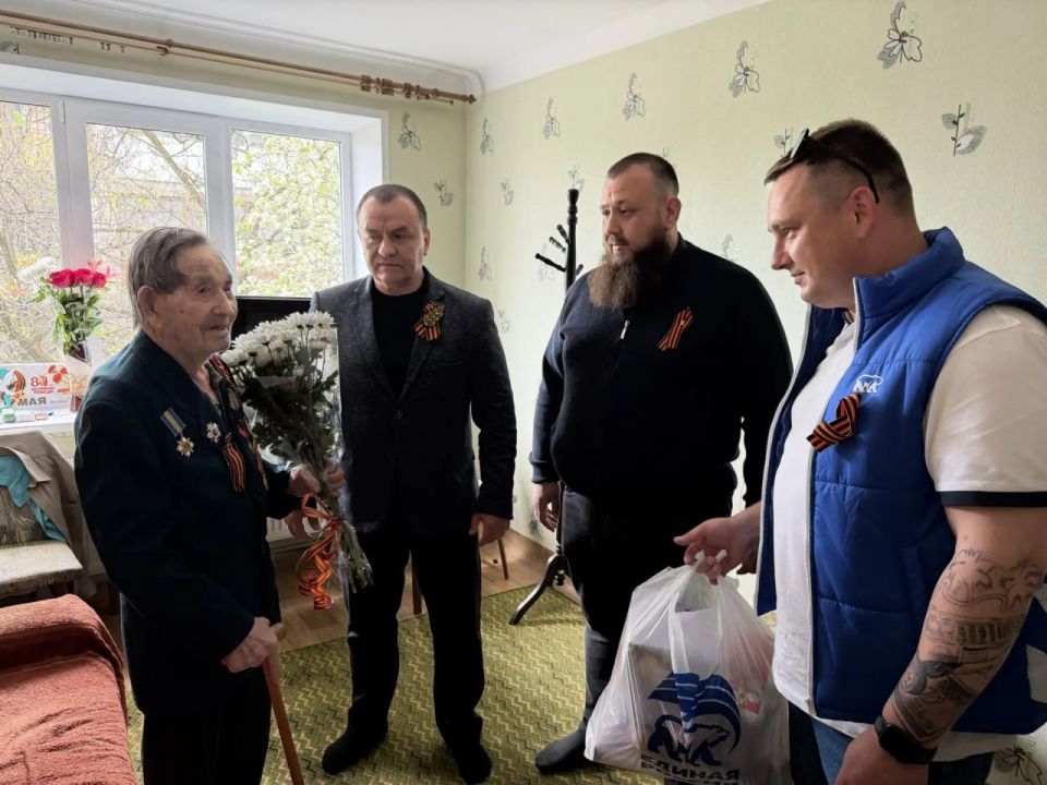 В преддверии Дня Победы «Единая Россия» поздравила ветеранов Великой Отечественной войны и блокадницу Ленинграда В преддверии Дня Победы «Единая Россия» поздравила ветеранов Великой Отечественной войны и блокадницу Ленинграда