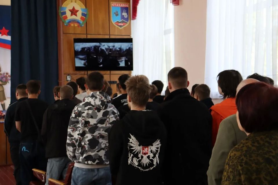 Сегодня прошел патриотический классный час, посвященный Дню Победы – 9 мая Сегодня прошел патриотический классный час, посвященный Дню Победы – 9 мая