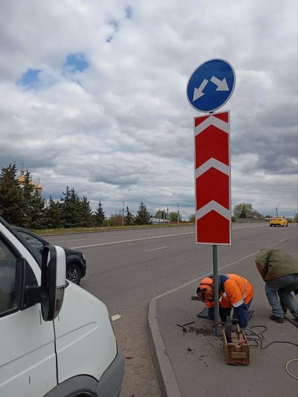 Луганские дорожники проводят плановые работы по ремонту и содержанию дорог Луганские дорожники проводят плановые работы по ремонту и содержанию дорог