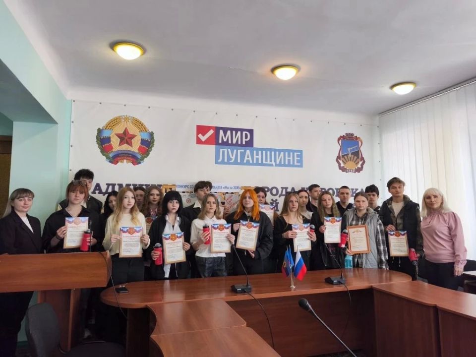 В Кировске наградили победителей конкурса социального плаката «Мы за здоровый образ жизни» В Кировске наградили победителей конкурса социального плаката «Мы за здоровый образ жизни»
