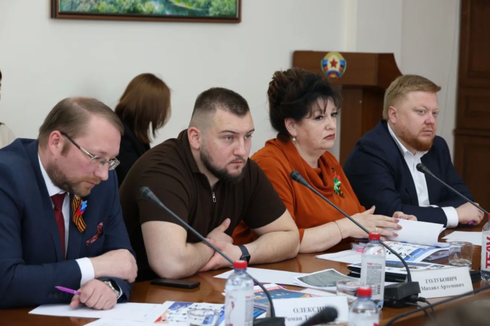 В Луганске состоялось заседание межведомственной рабочей группы по реализации проекта «Лица Героев» в рамках проекта «Новая школа» «Единой России» В Луганске состоялось заседание межведомственной рабочей группы по реализации проекта «Лица Героев» в рамках проекта «Новая школа» «Единой России»