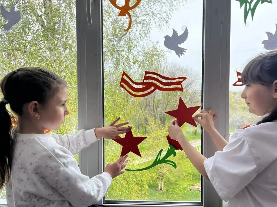 В учреждениях образования Краснолучского городского округа продолжаются патриотические акции в честь Дня Победы В учреждениях образования Краснолучского городского округа продолжаются патриотические акции в честь Дня Победы