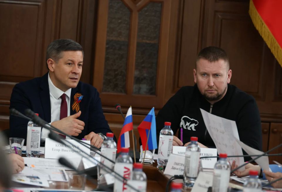 В Луганске состоялось заседание межведомственной рабочей группы по реализации проекта «Лица Героев» в рамках проекта «Новая школа» «Единой России» В Луганске состоялось заседание межведомственной рабочей группы по реализации проекта «Лица Героев» в рамках проекта «Новая школа» «Единой России»