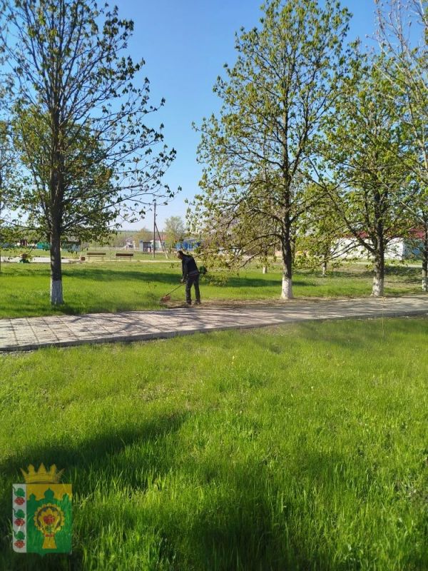 В преддверии великого праздника – Дня Победы, в селе Демино-Александровка Троицкого муниципального округа состоялся субботник, посвященный благоустройству территории у памятника В преддверии великого праздника – Дня Победы, в селе Демино-Александровка Троицкого муниципального округа состоялся субботник, посвященный благоустройству территории у памятника