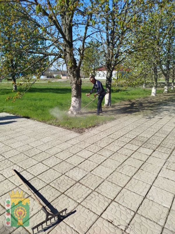 В преддверии великого праздника – Дня Победы, в селе Демино-Александровка Троицкого муниципального округа состоялся субботник, посвященный благоустройству территории у памятника В преддверии великого праздника – Дня Победы, в селе Демино-Александровка Троицкого муниципального округа состоялся субботник, посвященный благоустройству территории у памятника