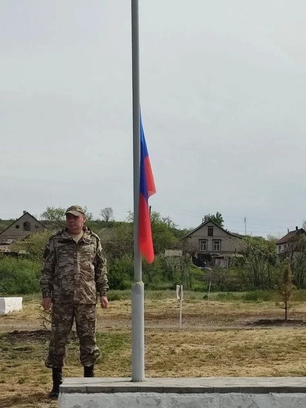 Жители пгт Городище присоединились к акции «Знамя Победы» Жители пгт Городище присоединились к акции «Знамя Победы»