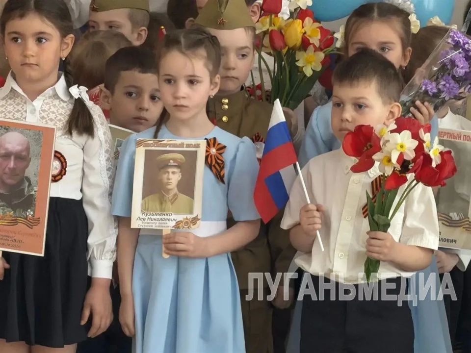 В преддверии Дня Великой Победы в Краснолучских яслях-саду № 2 «Барвинок» состоялся трогательный праздничный концерт «Эхо Великой Победы» В преддверии Дня Великой Победы в Краснолучских яслях-саду № 2 «Барвинок» состоялся трогательный праздничный концерт «Эхо Великой Победы»