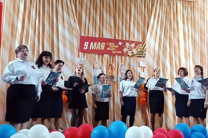 В Свердловской СШ №8 состоялся муниципальный фестиваль военно-патриотической песни В Свердловской СШ №8 состоялся муниципальный фестиваль военно-патриотической песни