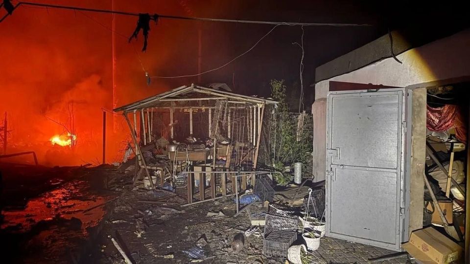 Накануне вечером под массированным огнём врага оказались Краснодонский, Сватовский, Славяносербский, Новоайдарский муниципальные округа и Луганск Накануне вечером под массированным огнём врага оказались Краснодонский, Сватовский, Славяносербский, Новоайдарский муниципальные округа и Луганск