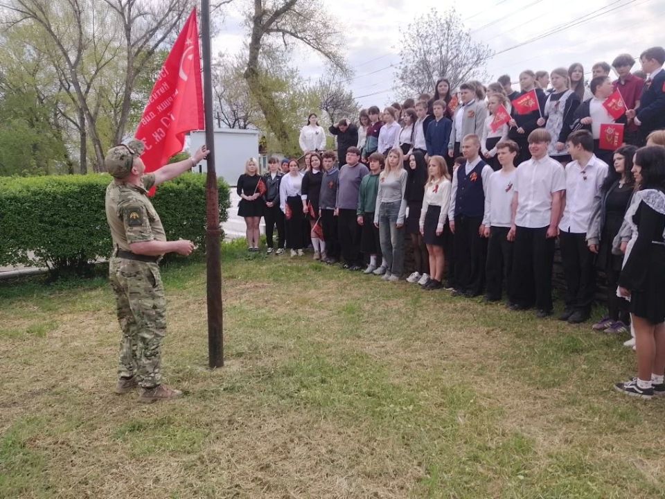В Бугаевке торжественно подняли Знамя Победы В Бугаевке торжественно подняли Знамя Победы